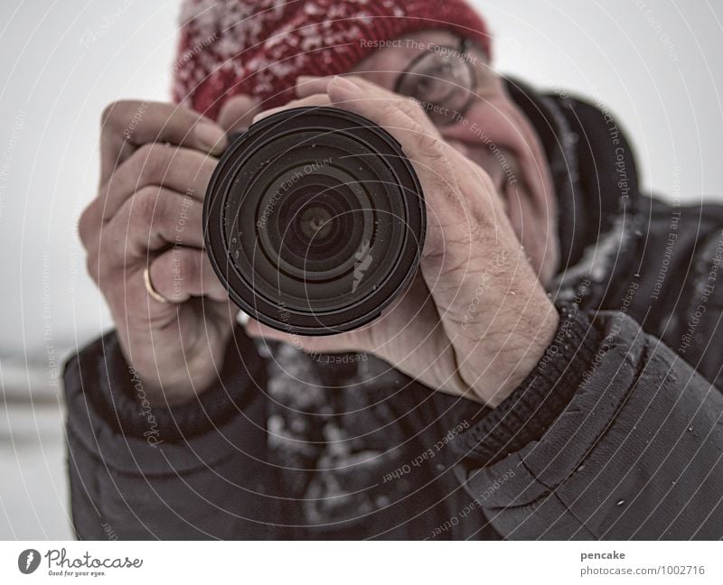 Little Red Riding Hood Human being Masculine Face Eyes Hand 1 Winter Snow Looking Joy Happiness Cap Camera Objective Ring Person wearing glasses Reporter