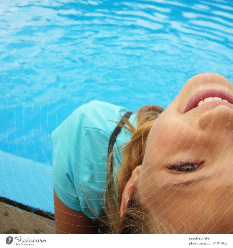 Janina at the pool Swimming pool Cold T-shirt Joy Youth (Young adults) Child Water Mouth Nose Eyes Face Ear Blue Teeth