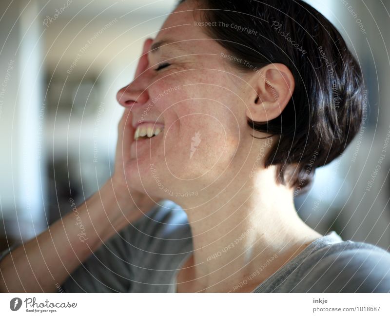 laughing woman Lifestyle Style Joy Leisure and hobbies Woman Adults Head Face 1 Human being 30 - 45 years Black-haired Short-haired Smiling Laughter