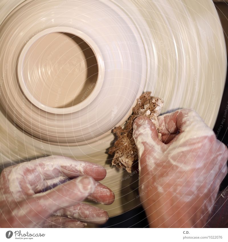 make pottery Potter Do pottery Potter's wheel Hand Work and employment Round Clay Pottery Porcelain Earthenware potter's sponge Sponge Craftsperson