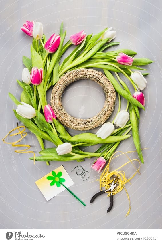 Making a spring wreath with tulips Style Design Summer House (Residential Structure) Garden Decoration Feasts & Celebrations Nature Plant Spring Flower Tulip
