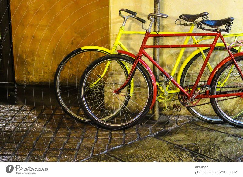TWO-WHEELER Sports Bicycle Town Wall (barrier) Wall (building) Facade Transport Means of transport Cycling Street Driving Old Athletic Yellow Red Vintage