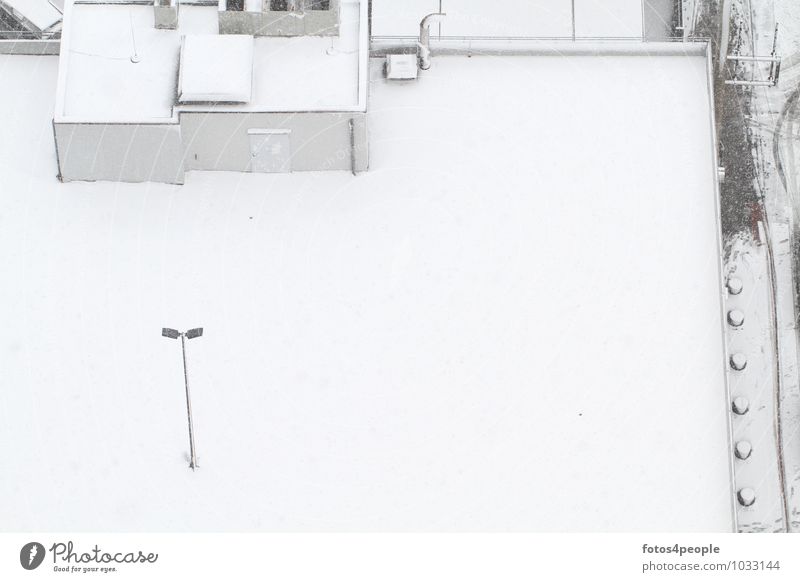 rest day Winter Snow Parking garage Wall (barrier) Wall (building) Door Roof White Loneliness Cold Calm Janitor Parking level Street lighting Retirement