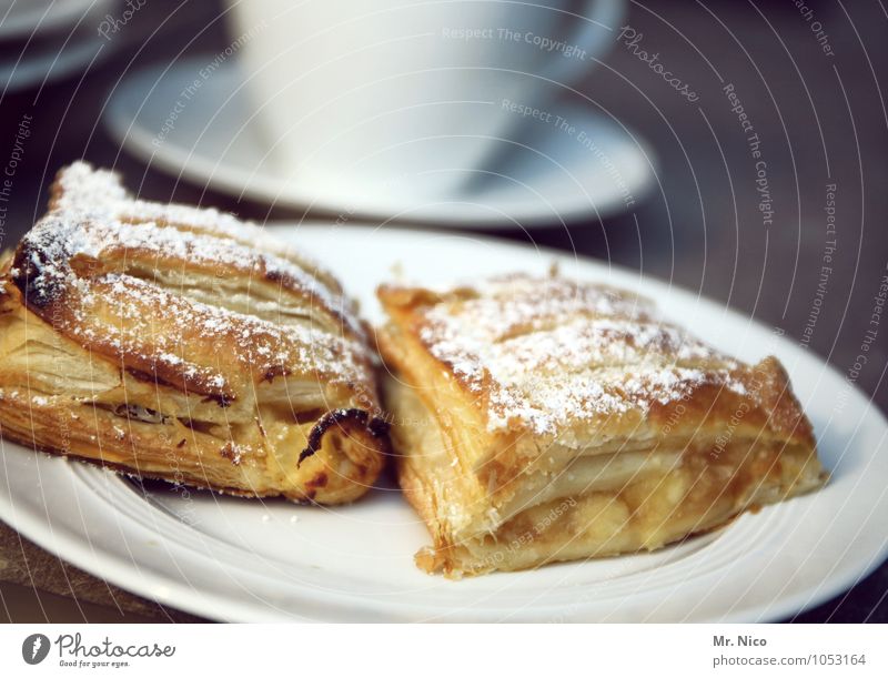 n ´ strudel ? Cake Dessert Candy Nutrition To have a coffee Coffee Crockery Plate Cup Kitchen Diet Healthy Delicious Sweet Yellow White Appetite Apple