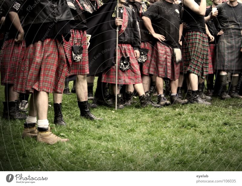 Supposed feminisation Scotsman Kilt Grass Highlands Great Britain Highland Games Band together Squad Playing War Tradition Argument Leisure and hobbies Boots