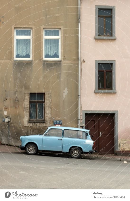 East German colour games Flat (apartment) House (Residential Structure) Federal eagle Town Wall (barrier) Wall (building) Facade Window Door Eaves Motoring