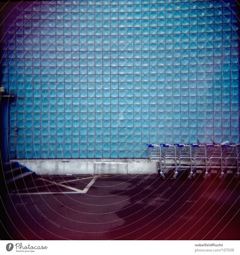 behind Shopping Trolley Retro Cologne Bonn Red Light Dark Blur Error Pattern Vignetting Wet Warehouse Exposure False Shaft of light Broken Holga Alternative