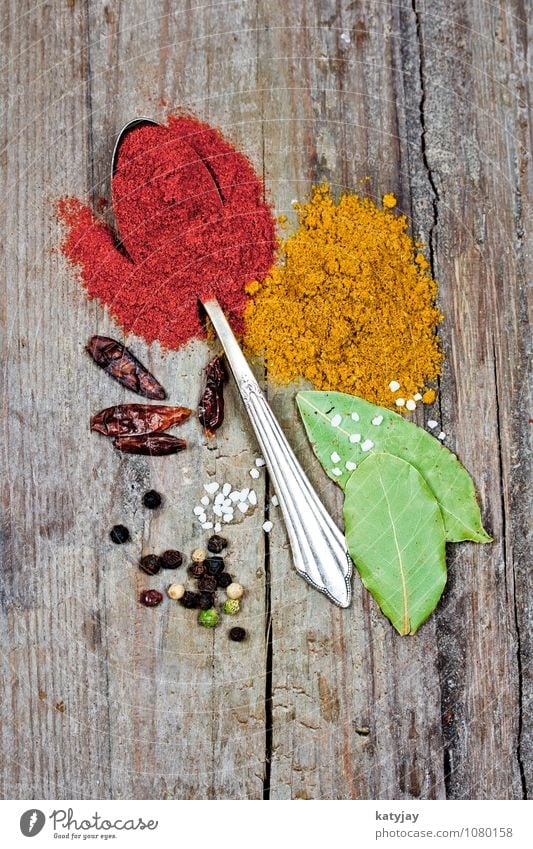 spices Herbs and spices Pepper Curry powder Peppercorn Sense of taste Spicy Spoon Healthy Eating Dish Food photograph Chili Salt Cooking salt sea salt Bay leaf