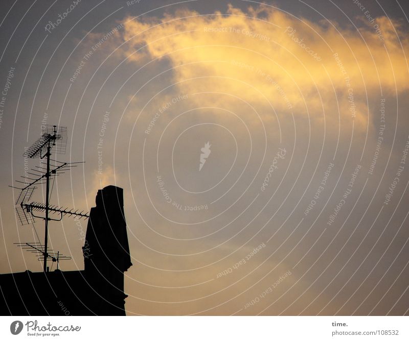 A male antenna waves to a cloud, says Lukas Beautiful Information Technology Television Radio (broadcasting) Sky Clouds Beautiful weather Duesseldorf