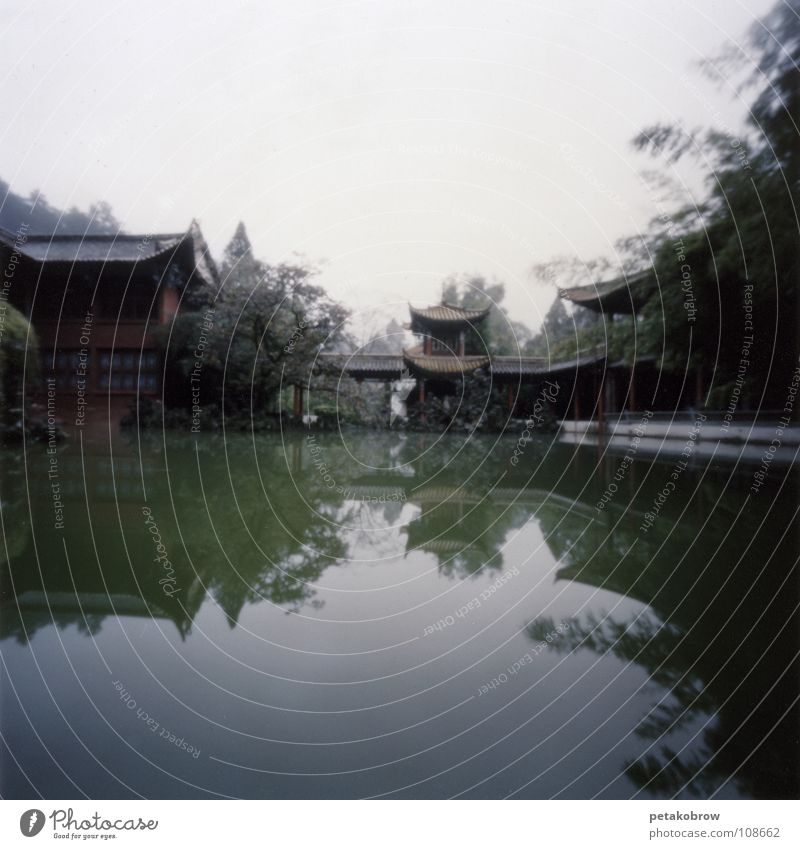 Hole patternChina02 Temple Kunming Reflection Buddhism Architecture hole pattern hole camera Idyll Garden