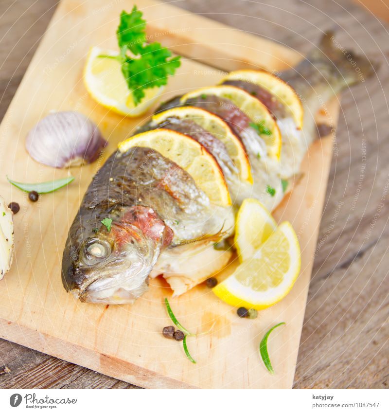 grilled trout Trout Fish Roasted Cooking Lemon Barbecue (apparatus) Barbecue (event) Summer Fresh Parsley Rosemary Garlic Clove of garlic Nutrition Protein