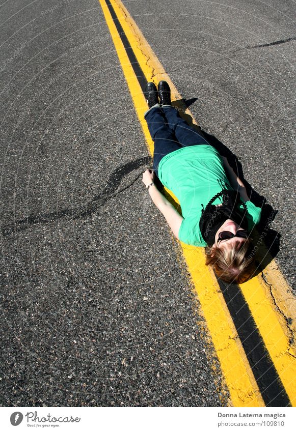 online Online Line Thin Long Yellow Traffic lane Suicidal tendancy Woman Green Flat Asphalt Americas National Park California Ranger Vacation & Travel To enjoy