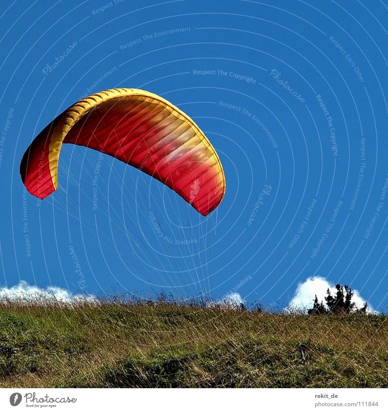 Where is he? Paraglider Paragliding Slope Clouds Horizon Pilot Baseball cap Stop Ascending Go up Glide Preparation Steep Hang Get stuck Red Green Extreme sports