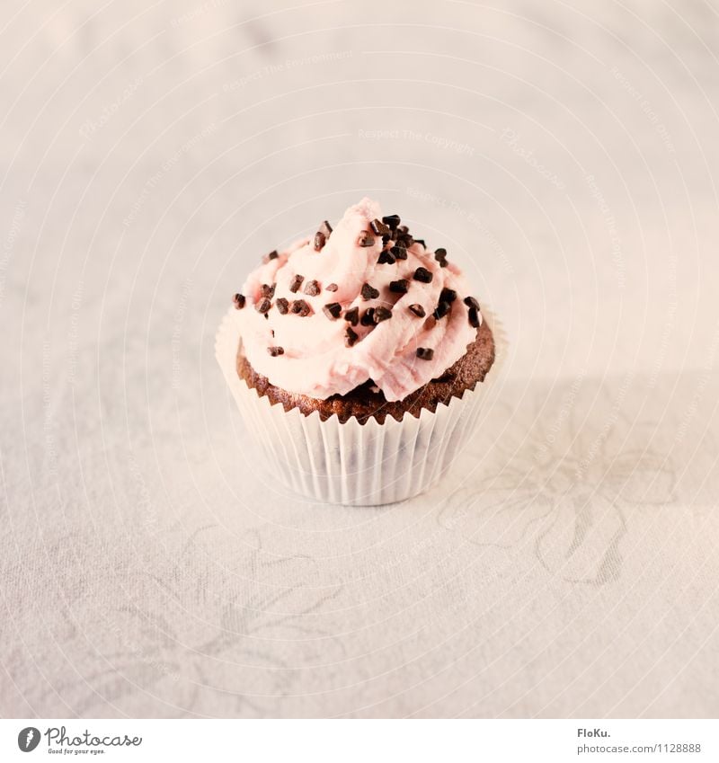 small cake Food Cake Dessert Nutrition To have a coffee Delicious Sweet Pink White Cupcake Muffin Rich in calories Sugar Cream Chocolate Chocolate crumble