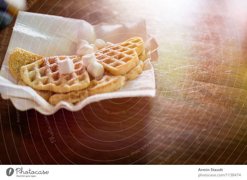 Waffles with marshmallows Food Dough Baked goods Dessert Candy Nutrition To have a coffee Finger food Lifestyle Style Design Tabletop Cardboard box Napkin