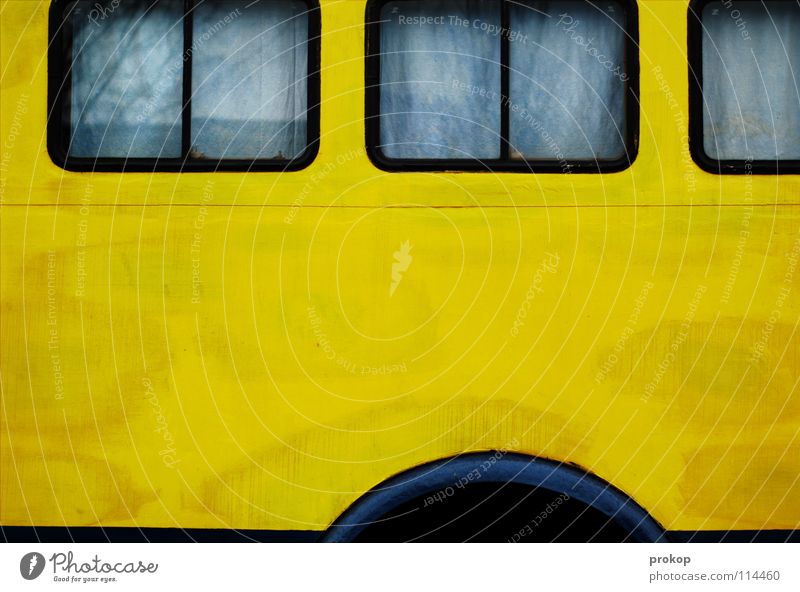 sleeping car Carriage Window Curtain Vehicle Motor vehicle Yellow Structures and shapes Painted Reflection Tree Steel Tin Mobile home Mobility Sleep Camping Joy