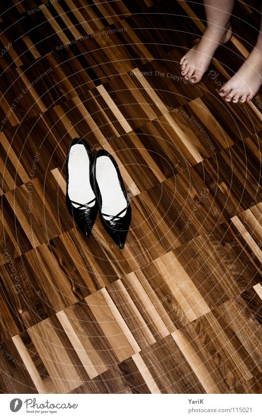 shoe-ting Footwear High heels Toes Parquet floor Laminate Wooden floor Stripe Pattern Dark Brown Living room high Feet Floor covering Contrast shoes