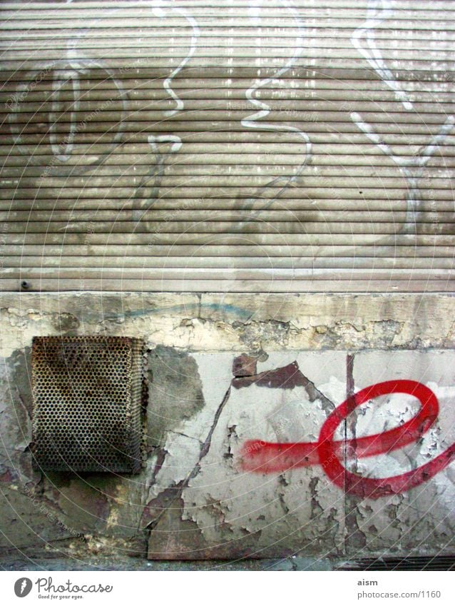 e Wall (building) Wall (barrier) Decline Things Graffiti Street