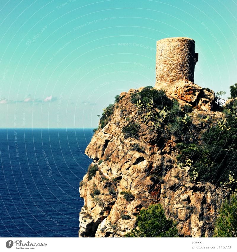 review Vantage point Looking Lookout tower Fortress Majorca Ocean Position Ruin Round Lake Search Deep Tourism Surveillance Vacation & Travel Watch tower