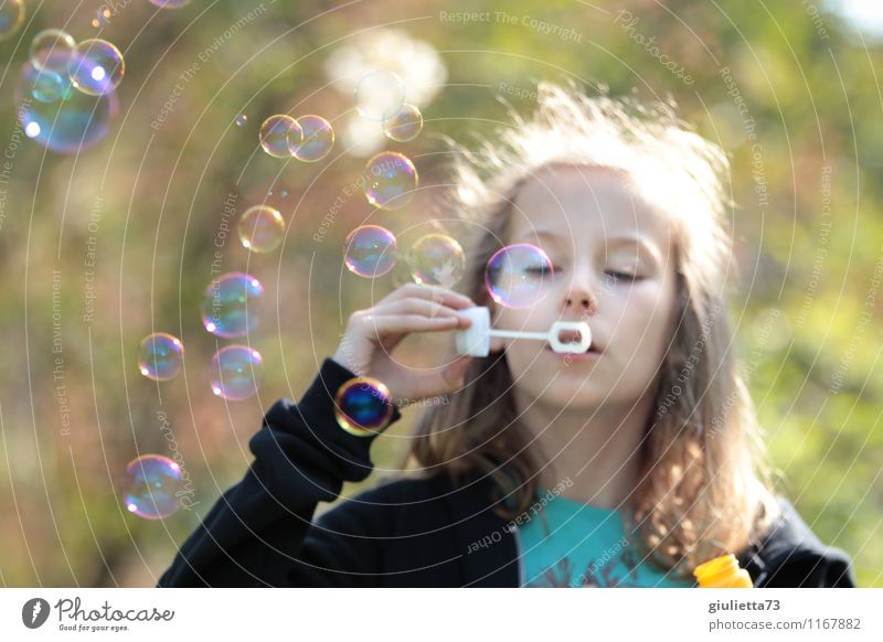 More soap bubbles! Feminine Child Girl Infancy 1 Human being 8 - 13 years Playing Dream Blonde Glittering Green Contentment Joie de vivre (Vitality)