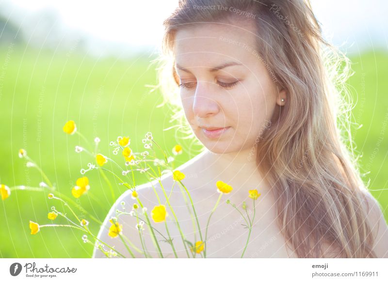 buttercups Feminine Young woman Youth (Young adults) Face 1 Human being 18 - 30 years Adults Plant Spring Summer Beautiful weather Flower Natural Yellow Green