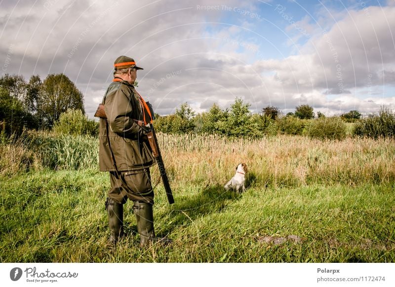 Senior male hunting with dog Relaxation Calm Leisure and hobbies Hunting Human being Masculine Man Adults 1 45 - 60 years 60 years and older Senior citizen