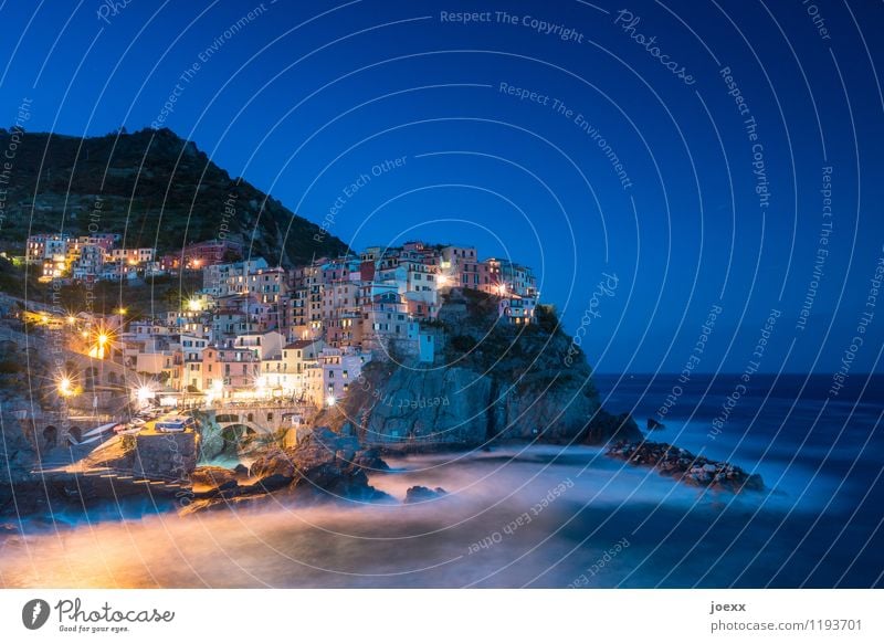 Manarola Vacation & Travel Tourism Water Sky Horizon Waves Coast Ocean Italy Village Fishing village House (Residential Structure) Harbour Tourist Attraction