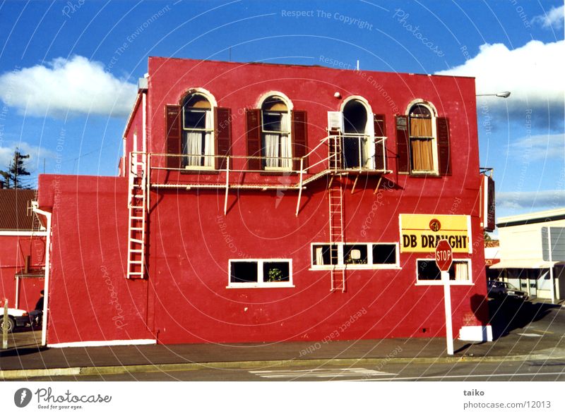 red pub New Zealand North Island House (Residential Structure) Pub Gastronomy Stop sign Red Multicoloured Bar Sky Australia Alcoholic drinks East Coast