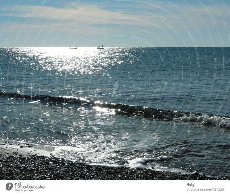 Landscape on the beach with sea, horizon, sky and sunlight Ocean Lake Sea water Waves Surf Coast Beach Pebble Movement Heartrending Foam Horizon Watercraft Dive