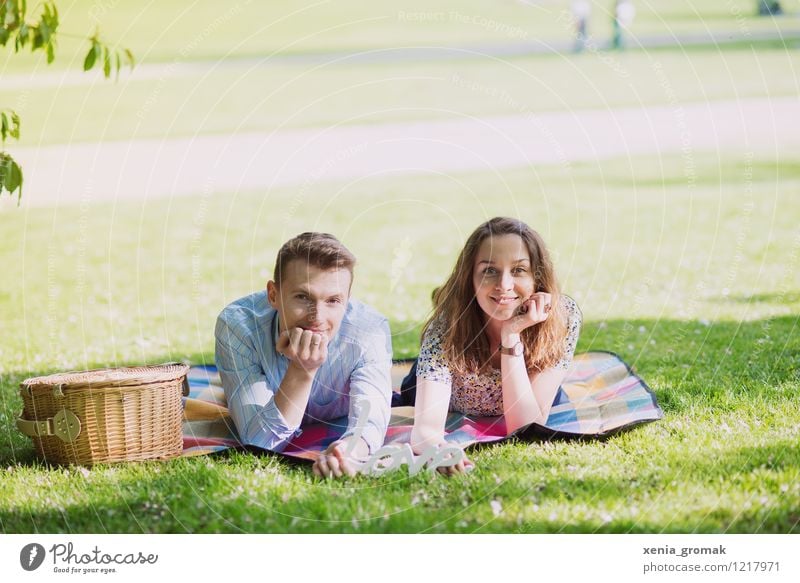 Picnic in the park Lifestyle Harmonious Well-being Contentment Relaxation Calm Leisure and hobbies Vacation & Travel Trip Freedom Sun Feasts & Celebrations