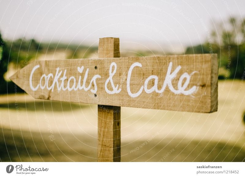 Follow me. Cake Candy Nutrition Beverage Alcoholic drinks Longdrink Cocktail Feasts & Celebrations Wedding Wood Sign Signs and labeling Signage Warning sign