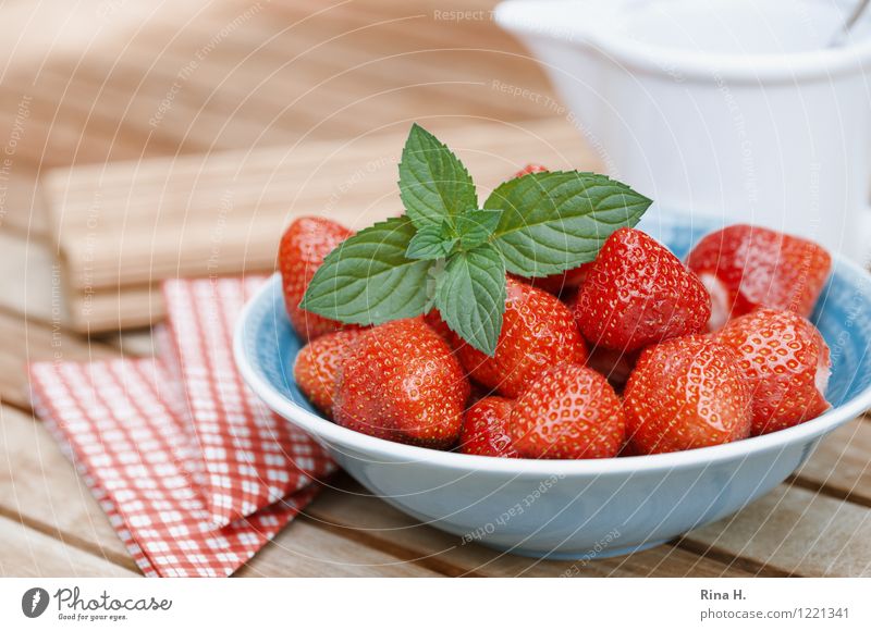 Delicious Strawberries II Fruit Strawberry Organic produce Vegetarian diet Bowl Milk churn Natural Juicy Sweet To enjoy Napkin Checkered Wooden table