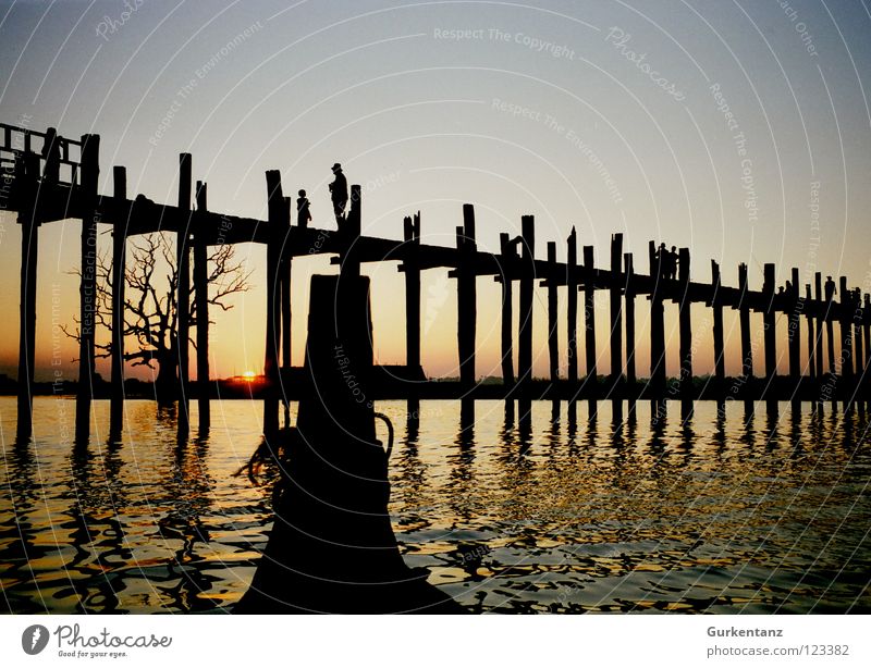 figurehead Myanmar Mandalay Teak Watercraft Figure-head Wood Wooden bridge Asia Dusk Lake Bridge Navigation u-leg Pole Evening