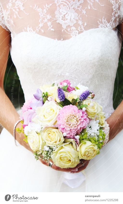 bridal bouquet Wedding Feminine 1 Human being Flower Rose Dress Blossoming Feasts & Celebrations Love Elegant Beautiful Thin White Happy Contentment Agreed