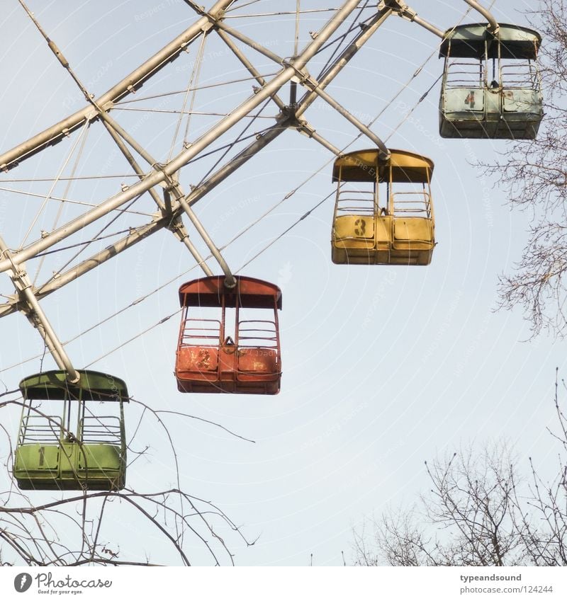 Gorky Four Ferris wheel Moscow 4 Fairs & Carnivals Amusement Park Old Archaic Landmark Shut down Leisure and hobbies Nostalgia Winter gorky park Russia Colour