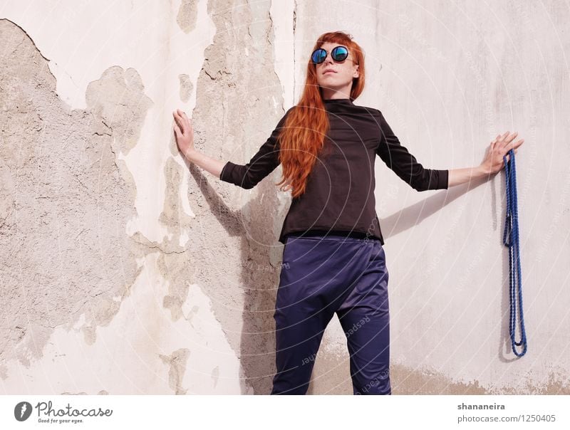 rope I Human being Feminine Young woman Youth (Young adults) 1 Wall (barrier) Wall (building) Red-haired Fashion Rope Model Sunglasses Exterior shot