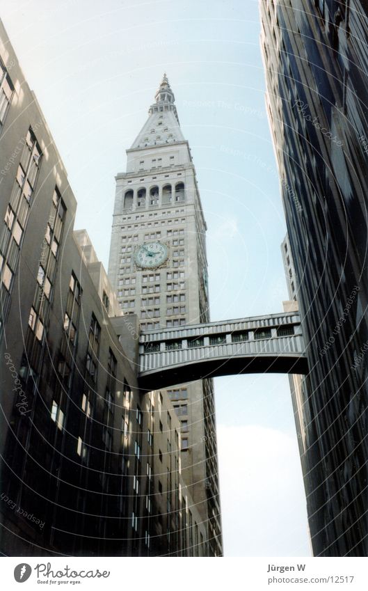 Intermediate space 3 New York City Spacing High-rise Graf Adolf Platz North America metlife Bridge architecture building