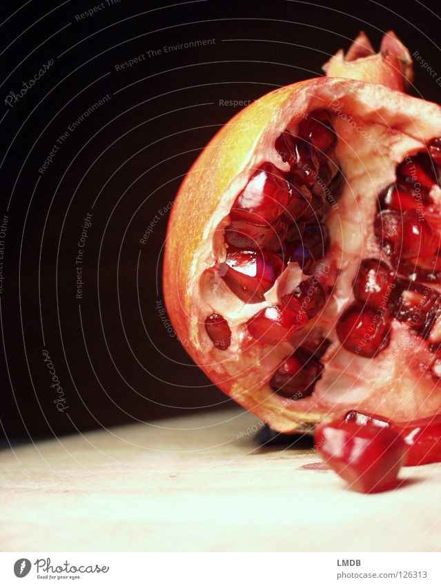 ammunition dumps Garnet Ruby Red Pink Food Plant Vitamin Juice Nutrition Delicious To enjoy Fruit salad Raspberry Kernels & Pits & Stones Fruit flesh Fertile