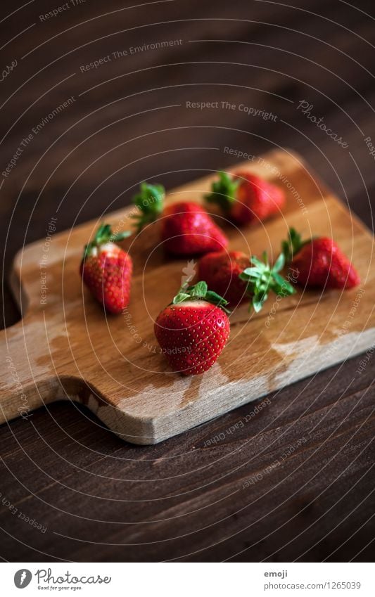 Juicy Fruit Strawberry Nutrition Picnic Organic produce Vegetarian diet Finger food Chopping board Wooden board Fresh Delicious Natural Sweet Brown Red