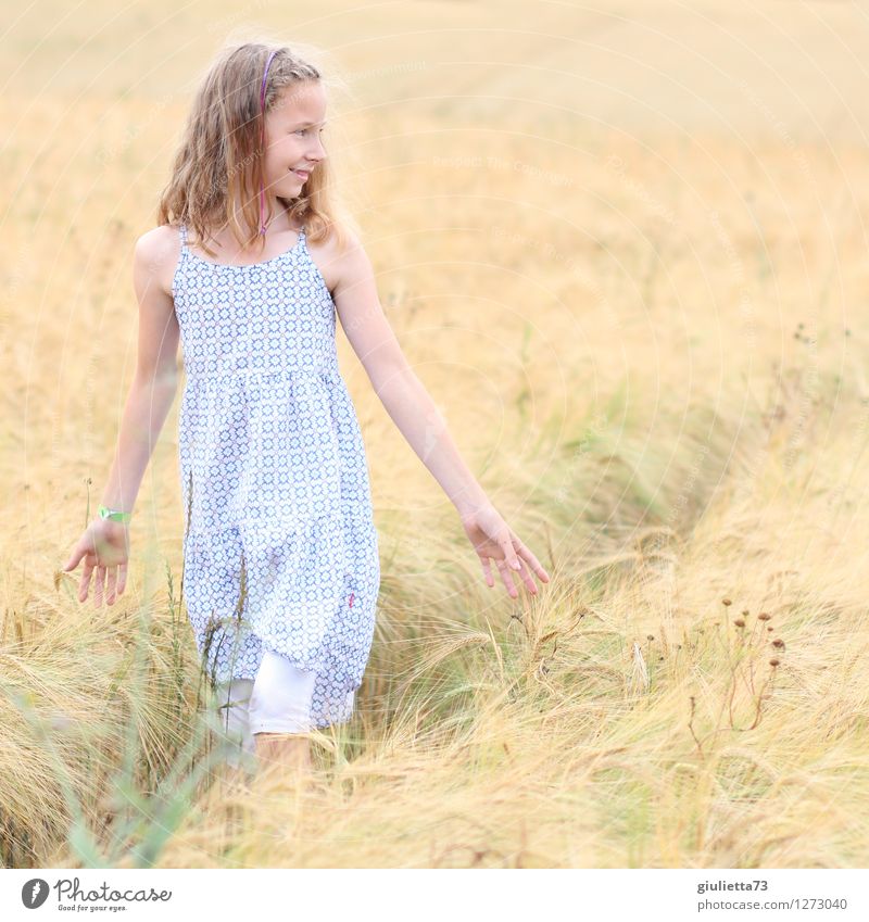 smile Leisure and hobbies To go for a walk Human being Feminine Child Girl Infancy Life 1 8 - 13 years Summer Grain field Field Dress Blonde Long-haired Smiling
