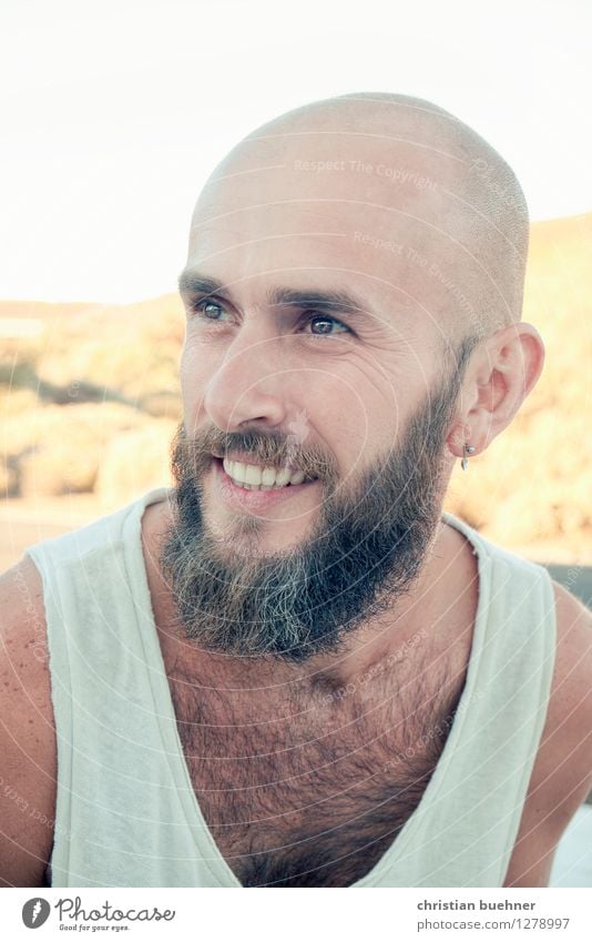 sunny guy Homosexual Man Adults Face 1 Human being 30 - 45 years T-shirt Bald or shaved head Beard Hairy chest Looking Exceptional Friendliness Happiness
