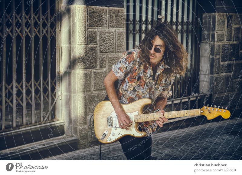 street music Young man Youth (Young adults) 1 Human being 18 - 30 years Adults Artist Outdoor festival Singer Musician Guitar Brunette Long-haired Exceptional