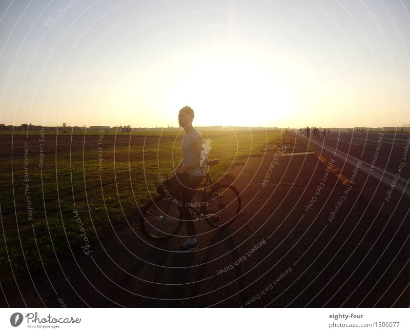 Field and fixy Masculine 1 Human being 30 - 45 years Adults Subculture Park Cycling Bicycle Cap Observe Fitness Dream Free Infinity Joy Happiness Contentment