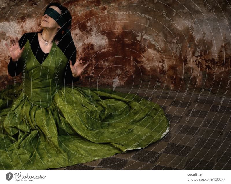 (un)visible Woman Green Red Wall (building) Multicoloured Scarf Connectedness Dress Ball gown Beautiful Discern Moody Search Enchanting Senses Emotions