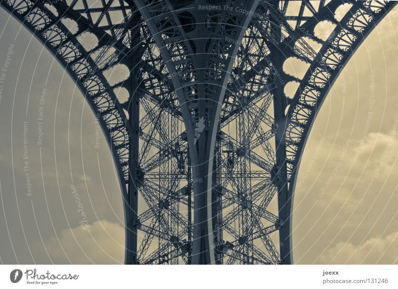 exhibit Foreign countries Manmade structures Monument Eiffel Tower Iron France Curved Skeleton Reflection Historic Nostalgia Ornament Paris Radius Arch Curlicue
