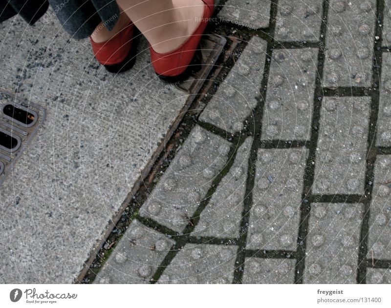grEy Gray Red Footwear Sidewalk Traffic light Woman grey shoes Walking Stone Cobblestones Wait Legs Feet Human being anni k.