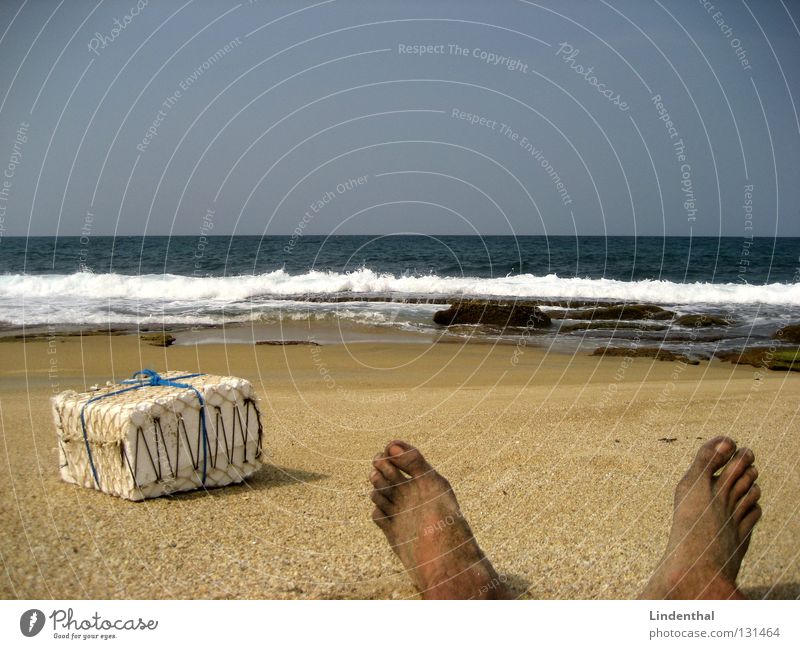 wake-up Present 4 U! Gift Beach Stranded Ocean Waves Toes Surprise Wake up Coast Feet foots present onda wave Sand Barefoot