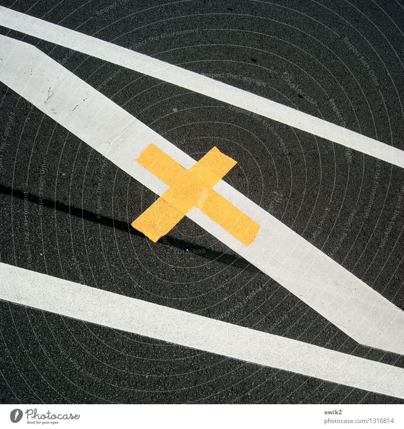 paved road Town Transport Traffic infrastructure Street Signs and labeling Sharp-edged Simple Under Yellow Black White Crucifix Stripe Lane markings Line
