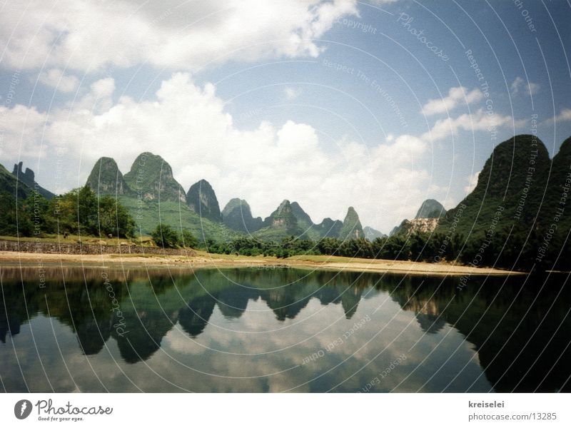 mountain mirroring Reflection Vacation & Travel China Mountain Water River Sky Guilin Water reflection Mirror image Nature Landscape Exceptional Copy Space top