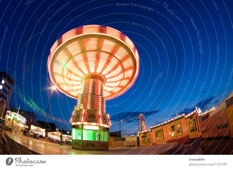 humming top Hover Fairs & Carnivals Gyroscope Fisheye Green Red Yellow Store premises Theme-park rides Entrance Ferris wheel Fascinating Beautiful Might